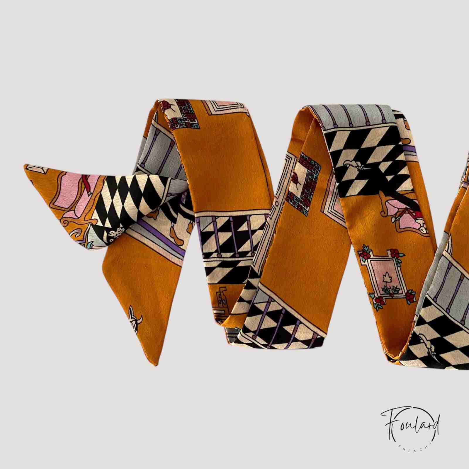 Ceinture foulard satinée ocre avec motif graphique coloré