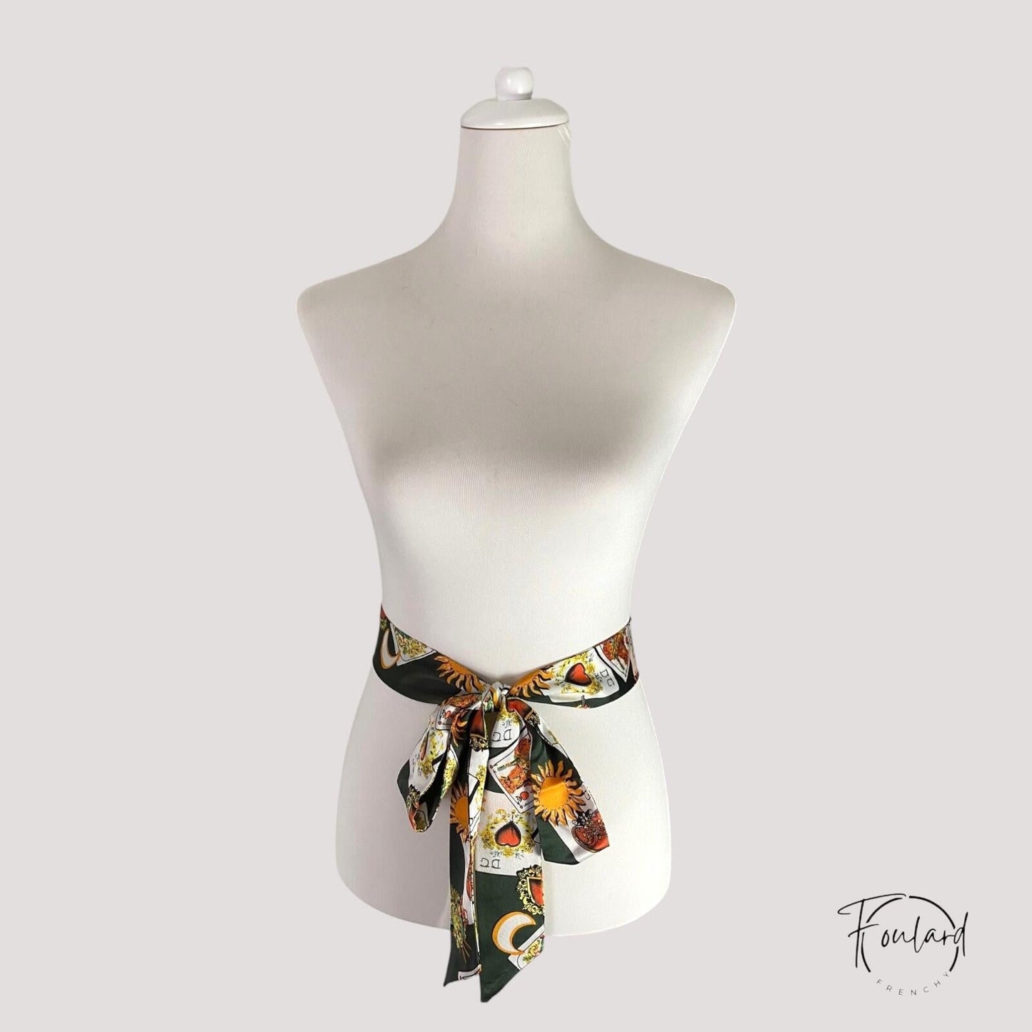 Vue d'ensemble de la ceinture foulard aux couleurs vives