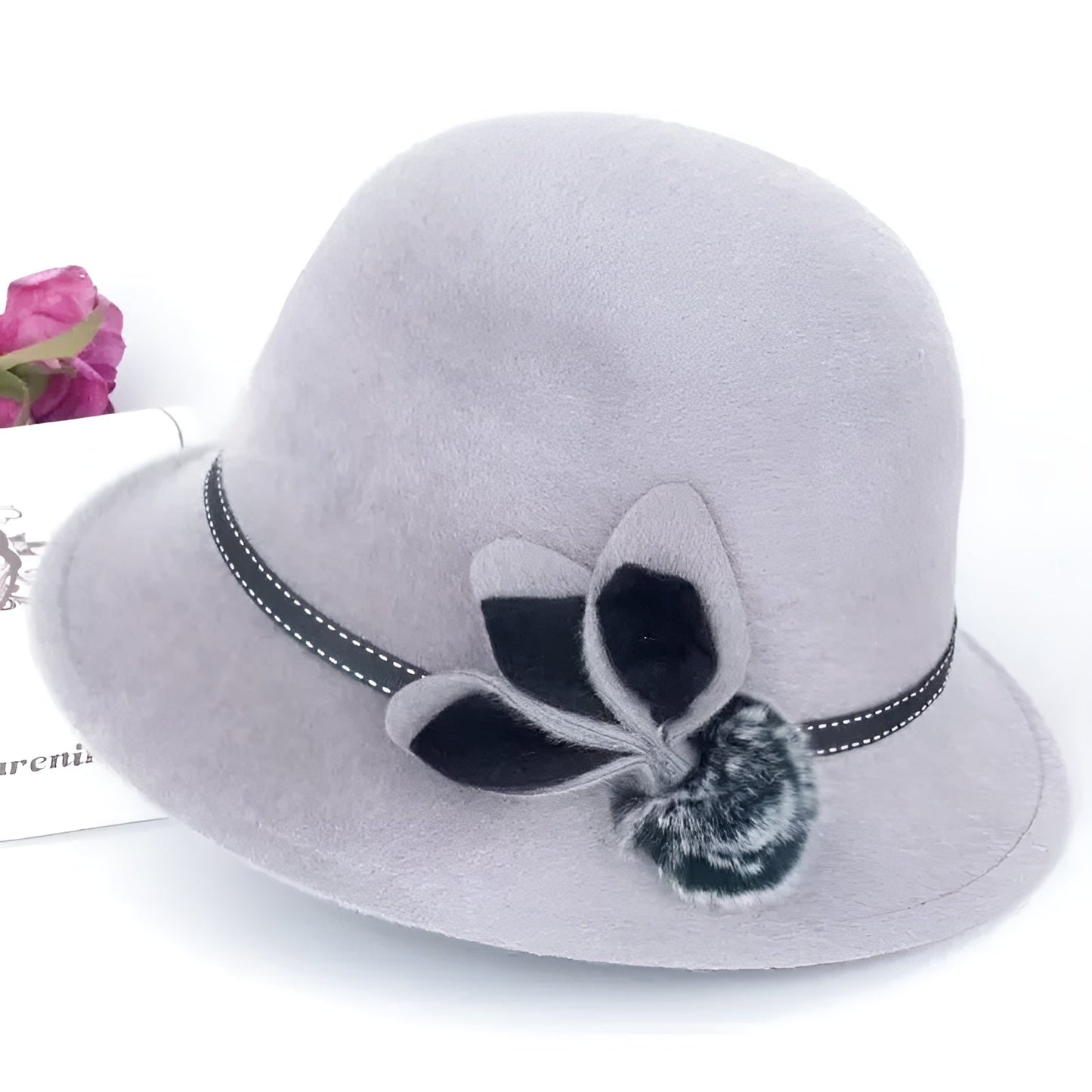 Chapeau cloche gris ajustable, design épuré et moderne