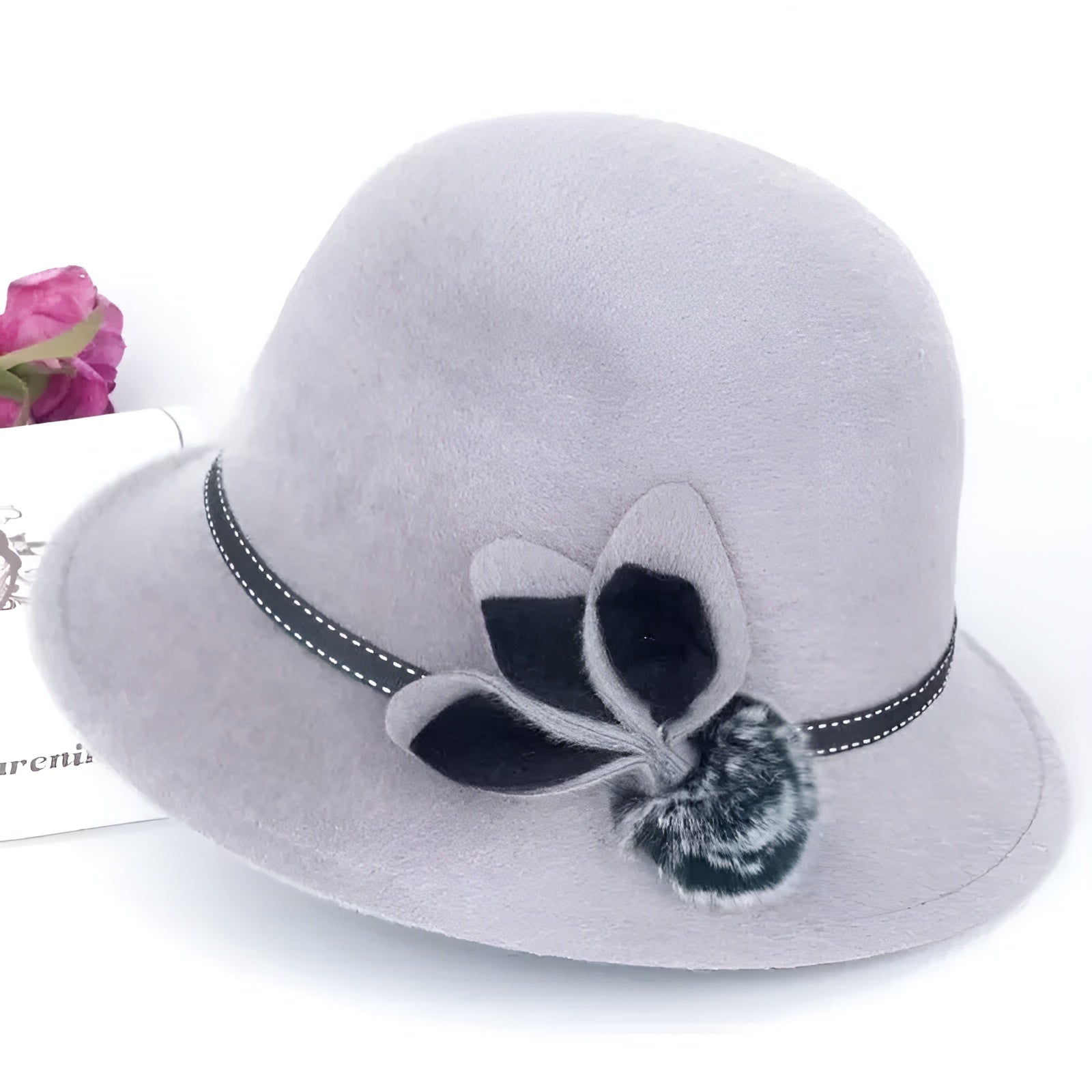 Chapeau cloche gris ajustable, design épuré et moderne