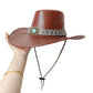 Chapeau cowboy sur fond de paysage désertique
