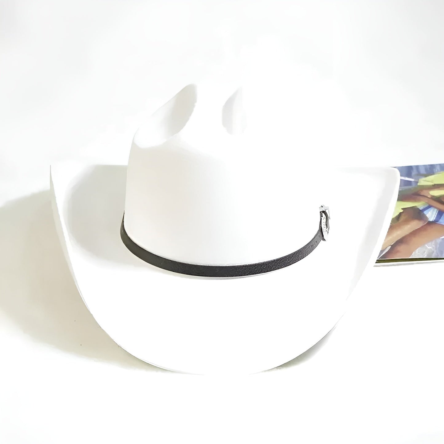 Chapeau cowboy blanc avec large bordure et cordon