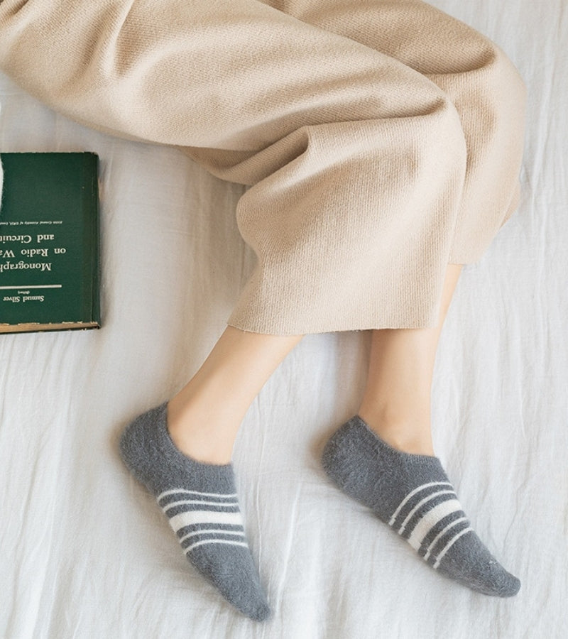 Chaussettes basses grises avec bandes blanches en Pilou Pilou