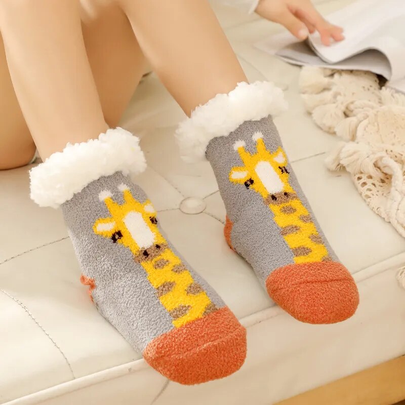 Chaussettes bébé en pilou pilou avec motif girafe