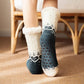 Chaussettes bouclettes grises en Pilou Pilou sur fond blanc