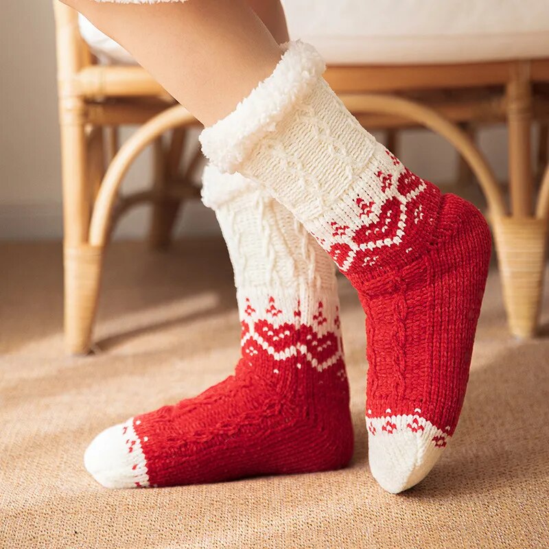 Chaussettes rose et blanche en Pilou Pilou sur fond neutre