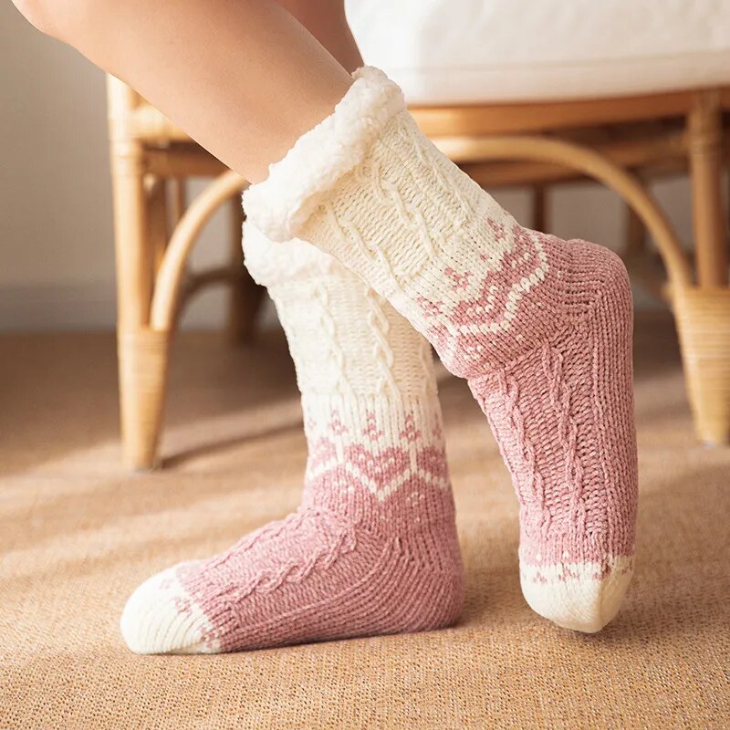 Gros plan sur les points antidérapants des chaussettes