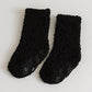 Chaussettes montantes couvrant la cheville d'un enfant