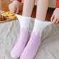 Chaussettes pliées montrant la matière épaisse et moelleuse