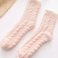Vue latérale des chaussettes légèrement montantes