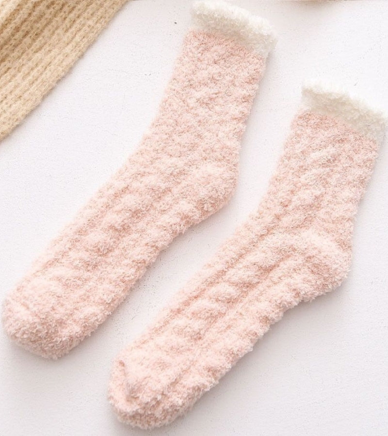 Vue latérale des chaussettes légèrement montantes