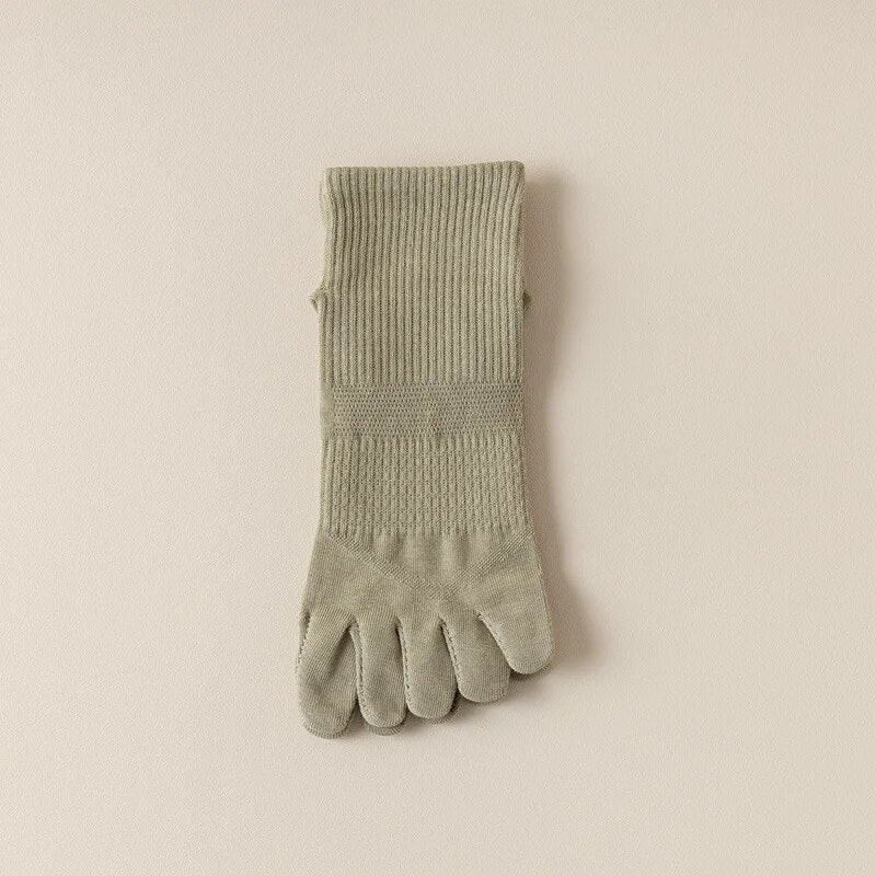 Chaussettes à orteils beige, en gros plan sur les coutures