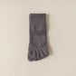 Vue rapprochée de chaussettes à orteils noires