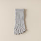 Chaussettes à orteils blanches, empilées soigneusement