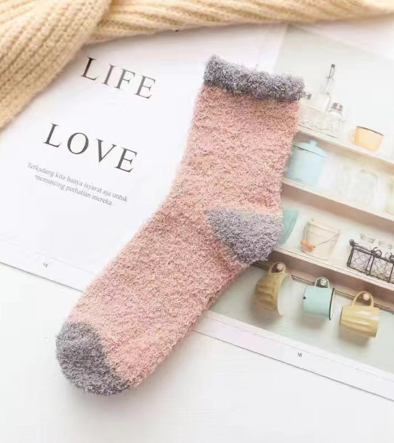 Gros plan sur la texture douce des chaussettes Pilou