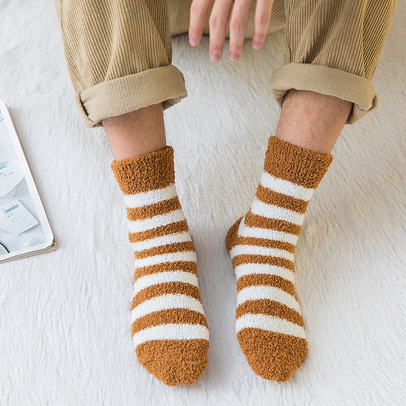 Chaussettes doudou pliées montrant les bandes marinières