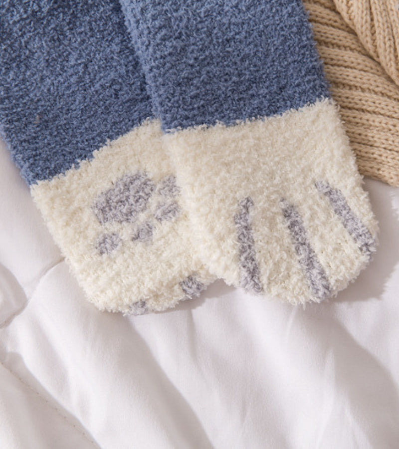 Texture moelleuse des chaussettes en laine douce