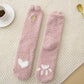 Chaussettes roses en fourrure synthétique avec motifs de chats
