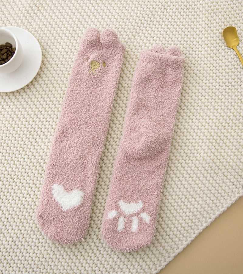 Chaussettes roses en fourrure synthétique avec motifs de chats