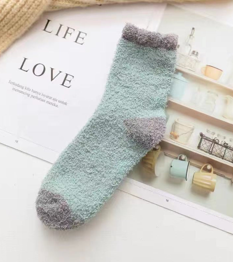 Détail de la texture douce des chaussettes en laine