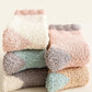 Gros plan sur le tissu synthétique des chaussettes