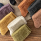 Chaussettes noires en molleton sur fond blanc