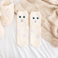Gros plan sur chaussettes Pilou Pilou motif chat