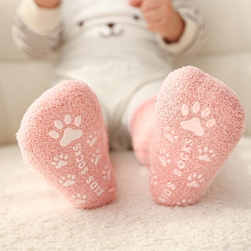 Gros plan sur la texture douce des chaussettes polaires