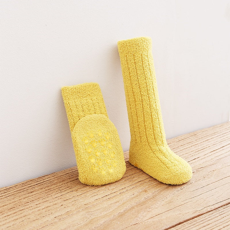Chaussettes enfant, vue latérale, couvrant l'avant-jambe