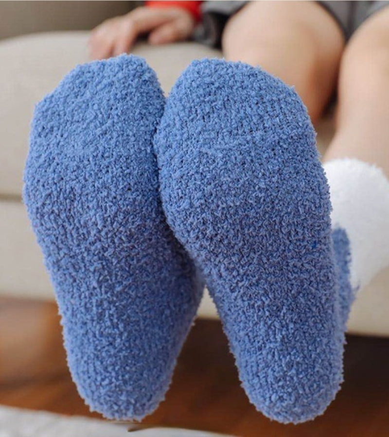 Gros plan sur la texture douce des chaussettes polaires