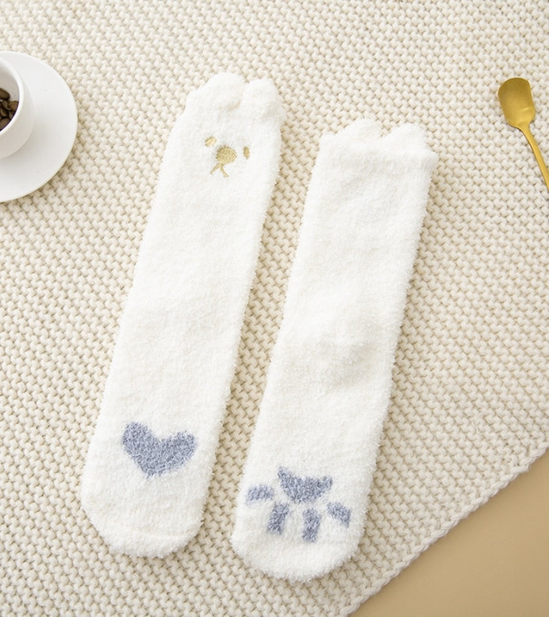 Chaussettes blanches en polaire avec motifs de chats
