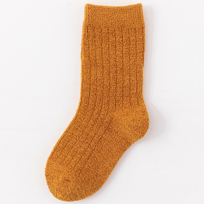 Chaussettes enfant colorées, présentées en éventail