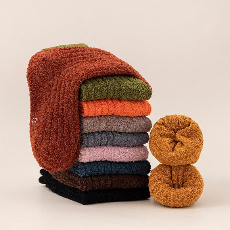 Gros plan sur la texture moelleuse des chaussettes enfant