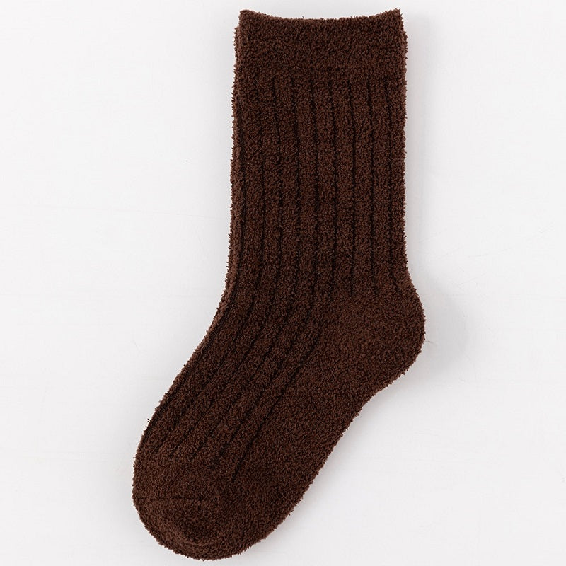 Chaussettes enfant enfilées sur un pied, montrant la hauteur