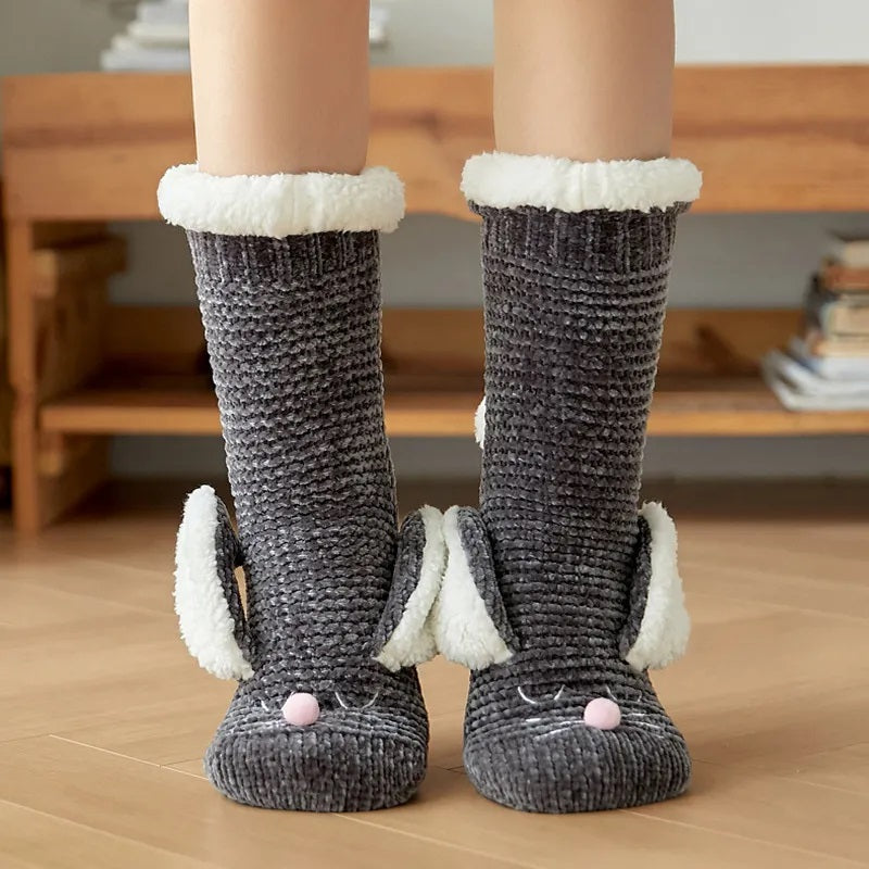 Vue latérale des chaussettes hautes avec oreilles de lapin