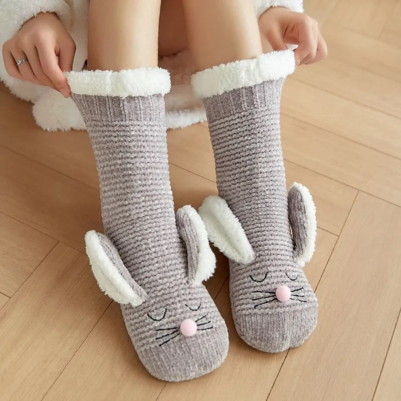 Chaussettes grises en Pilou Pilou avec oreilles de lapin brodées