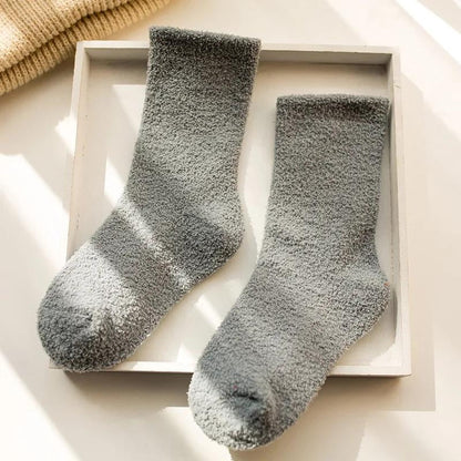 Gros plan sur chaussettes grises enfant, texture Pilou Pilou
