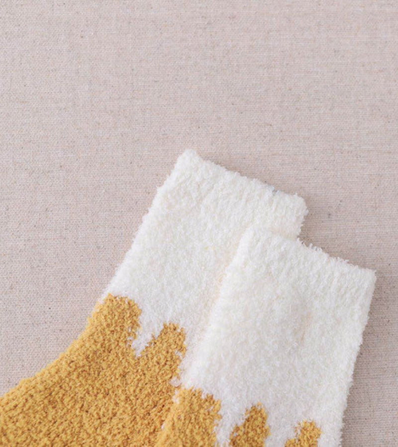 Zoom sur la matière douce et épaisse des chaussettes