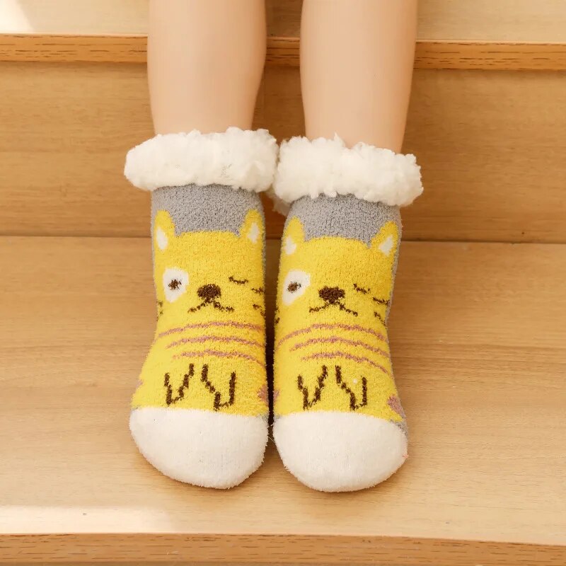 Chaussons bébé en Pilou Pilou gris avec motif jaune amusant