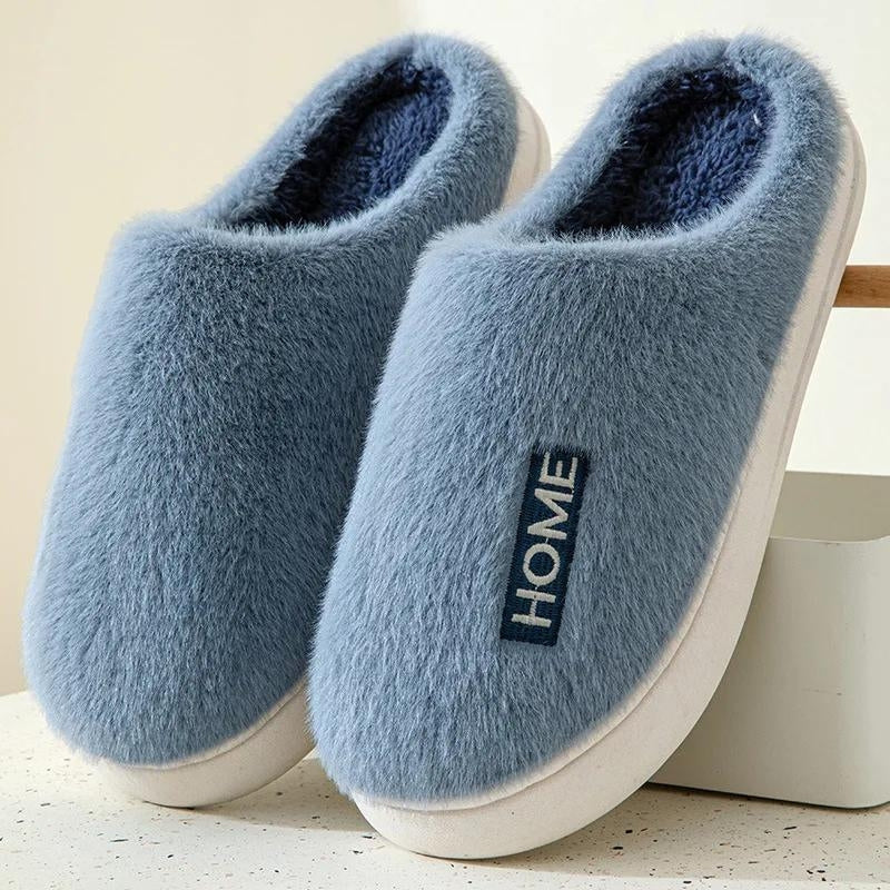 Chaussons bleus en Pilou Pilou avec broderie HOME contrastante