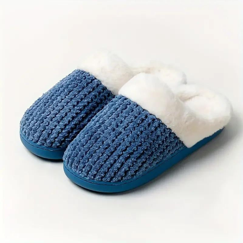 Vue de côté des chaussons bleus en Pilou Pilou