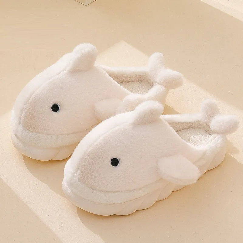 Chaussons dauphin montrant l'intérieur doux et confortable