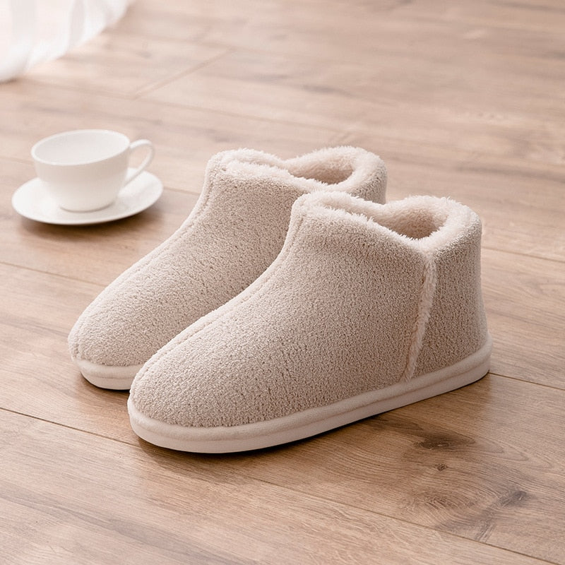 Chaussons beige en fausse fourrure, confort et style pour l'hiver