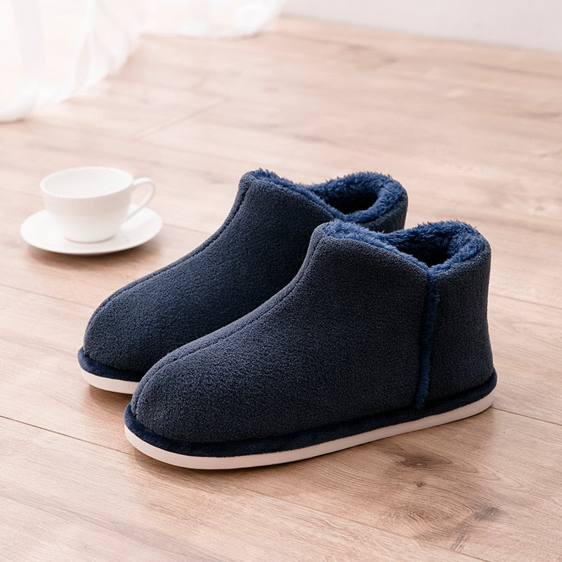 Intérieur moelleux des chaussons, couleur bleu marine