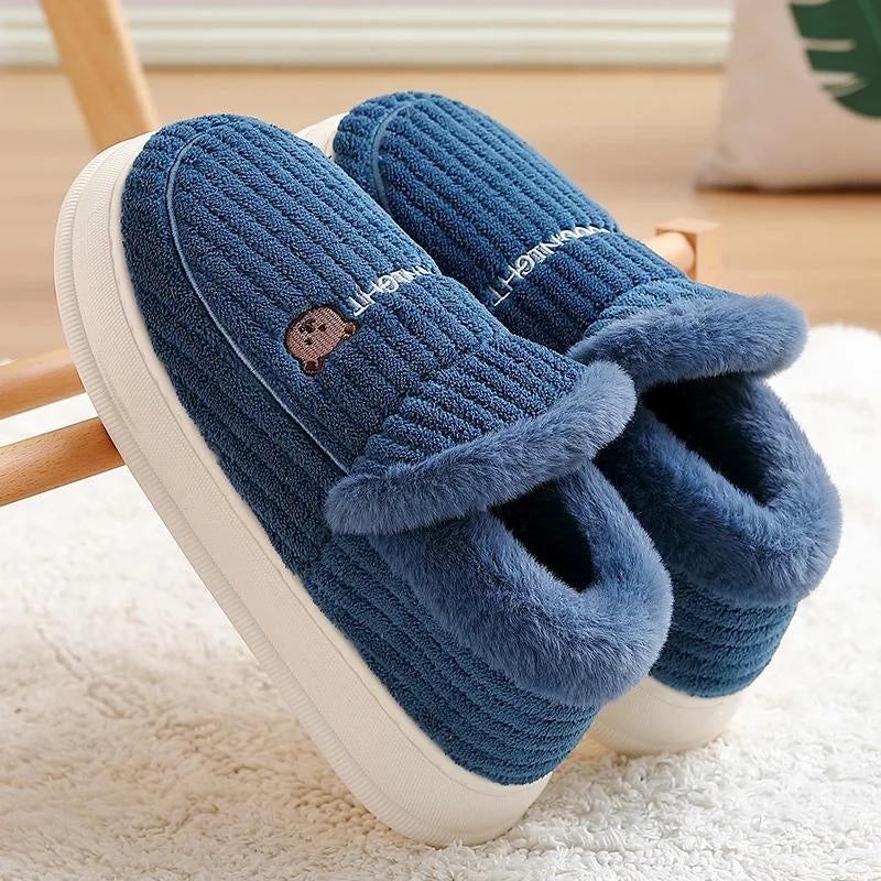 Chaussons homme bleu marine en peluche avec broderie d'ours