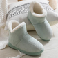 Chaussons vert d'eau en Pilou Pilou sur fond blanc