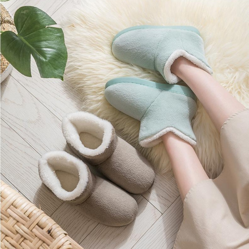 Gros plan sur la texture douce des chaussons