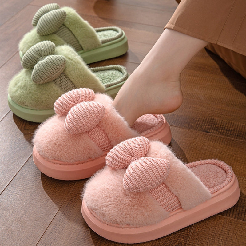 Chaussons roses en Pilou Pilou avec pompon décoratif