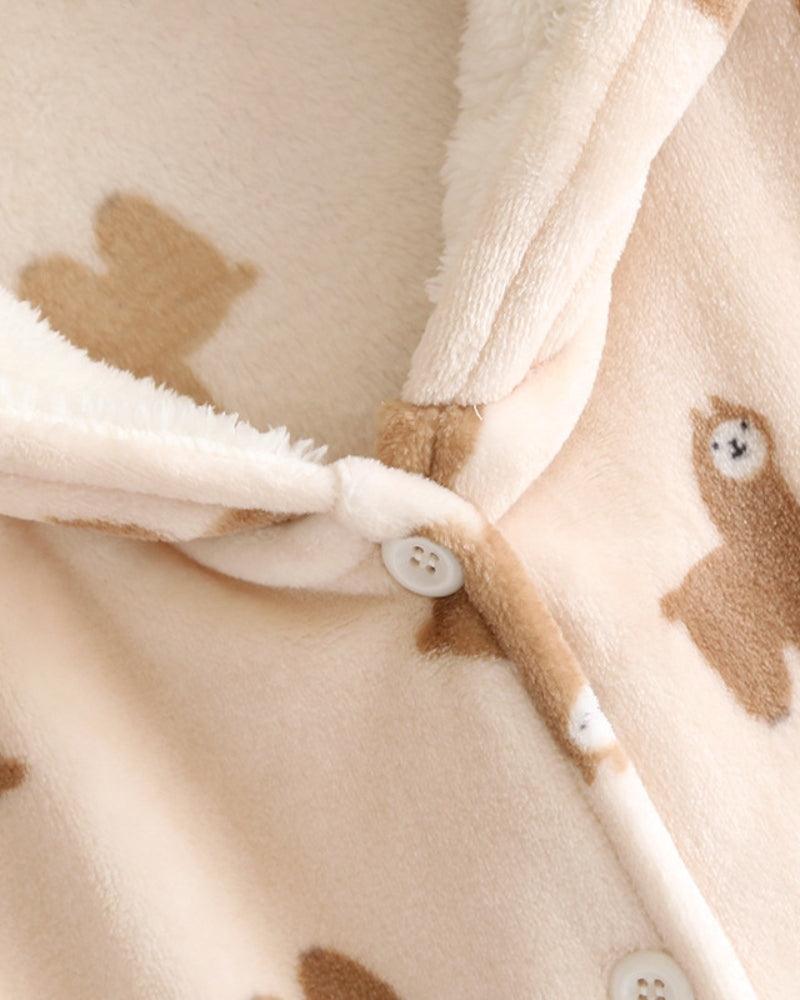 Vue de face de la chemise de nuit avec capuche