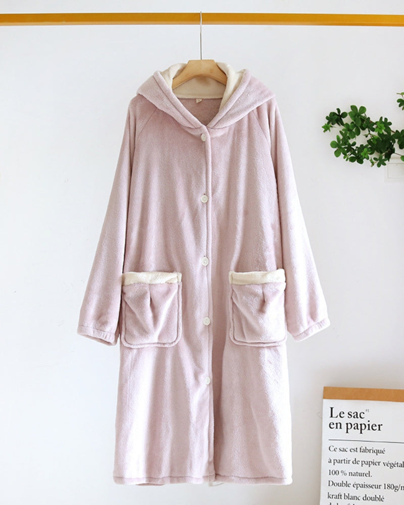 Texture douce et chaude de la chemise de nuit rose